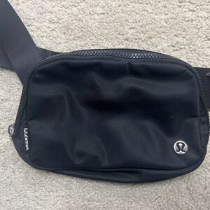 black lululemon belt bag